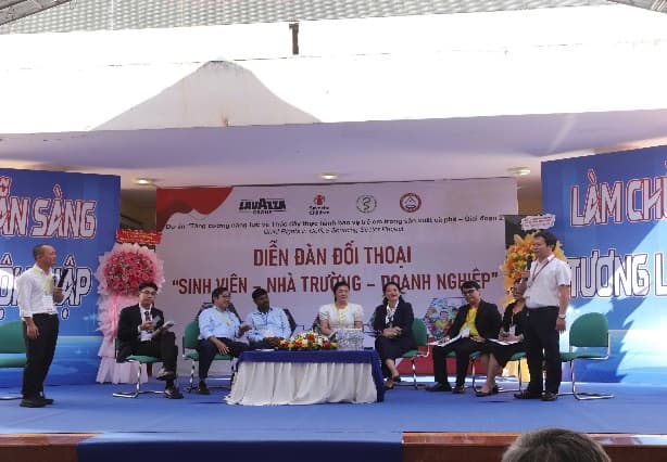 Diễn đàn đối thoại “Sinh viên – Nhà trường – Doanh nghiệp”